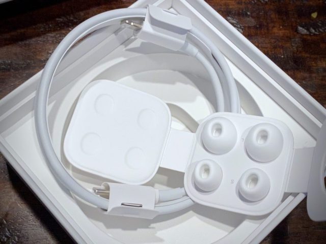 quick-charge-airpods-pro